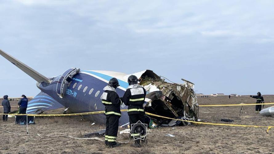 В Азербайджане заявили, что упавший в Актау самолёт обстреляли с земли. Главное