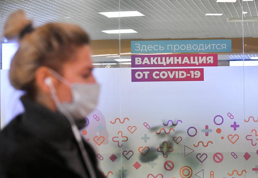 Россияне 4 года боролись за право не прививаться от ковида на работе. Что решил суд