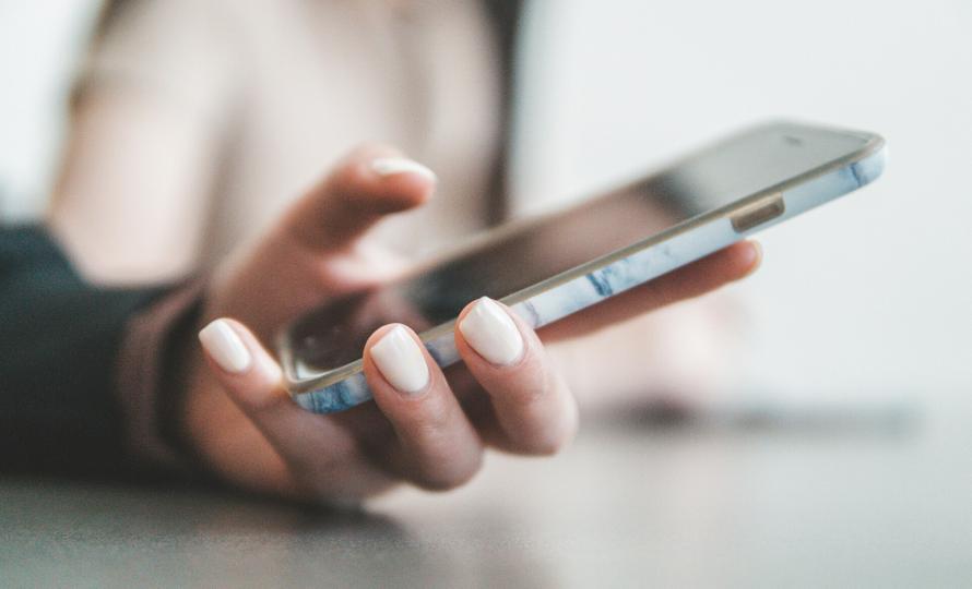 WhatsApp* может заразить смартфон опасным вирусом, который ворует данные. Это происходит автоматически