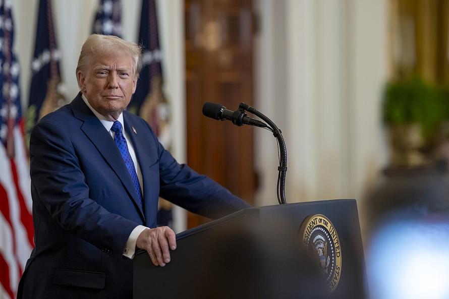 Трамп заявил, что США обсуждают с Киевом, какие земли потеряет Украина. Подробности