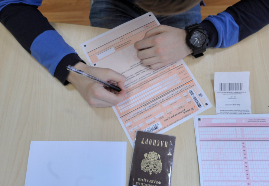 В России стартовал досрочный период ЕГЭ. Что о нём нужно знать