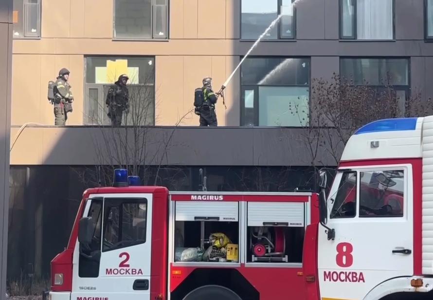В Москве загорелся элитный ЖК «Роза Росса» за миллиарды рублей. Видео