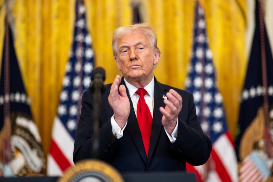 Трамп пригрозил России новыми пошлинами. На чём настаивает президент США