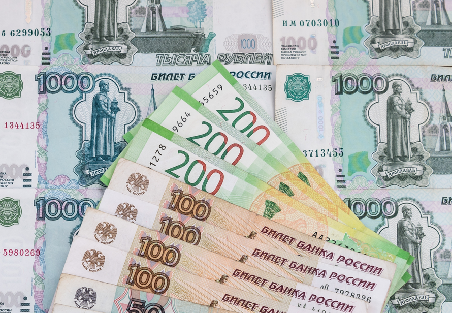 Россиянам предрекли резкий рост зарплат к концу 2025 года. На что рассчитывать