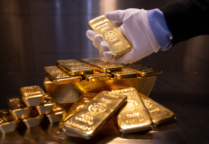 Стоимость золота достигла очередного рекорда. При чём тут Трамп