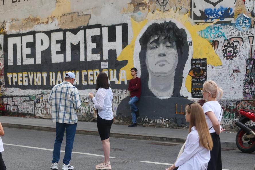 Фанаты Паши Техника испортили стену памяти Виктора Цоя. Как на это ответили поклонники группы «Кино»