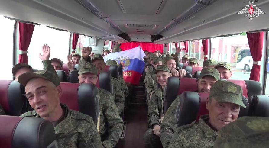 1000 на 1000: Россия и Украина завершили самый масштабный обмен пленными за всю СВО. Как это было