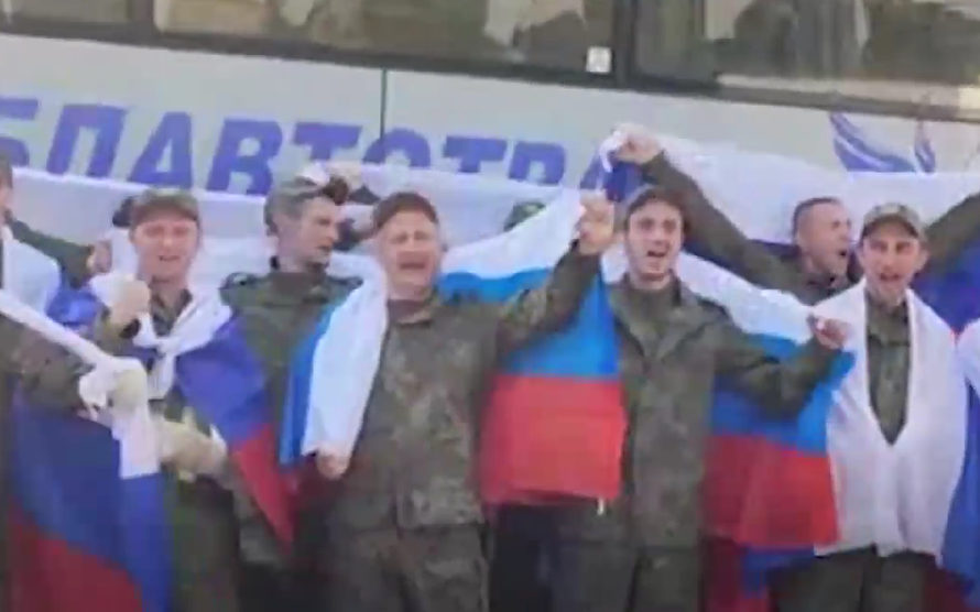 Вторую группу российских военных вернули из украинского плена. Что рассказали в Минобороны