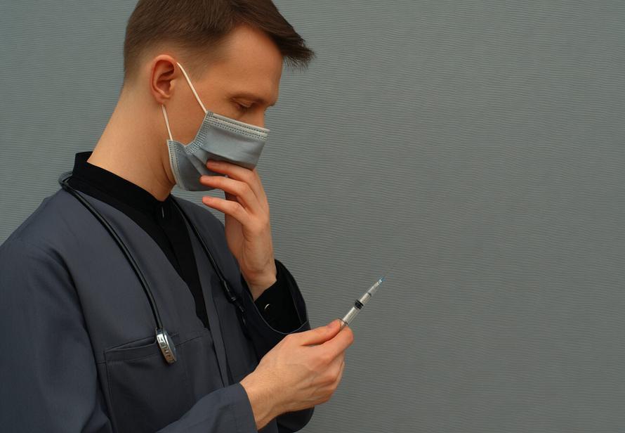 «Важнейший прорыв в науке»: появился новый препарат для профилактики ВИЧ. Он защищает на 99,9%