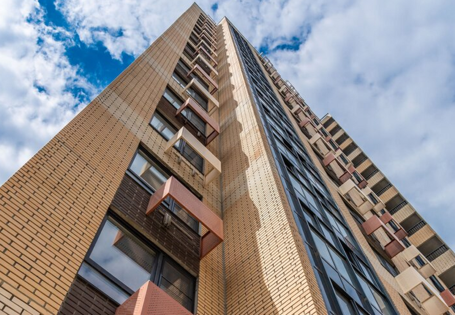 Дефолты и банкротство: россияне повально не могут платить ипотеку. Как помочь — рассказывает эксперт