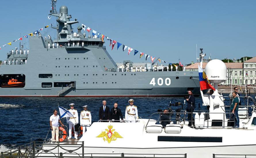 В России отменили главный морской парад. Кремль объяснил почему