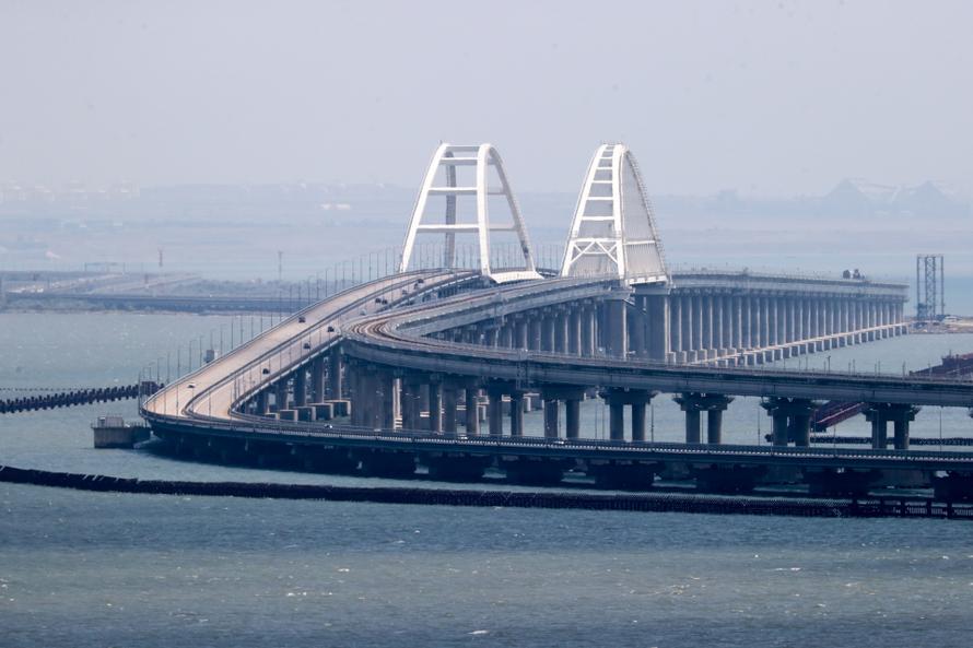 Террористы планировали взорвать бомбу в авто на Крымском мосту. Кто к этому причастен