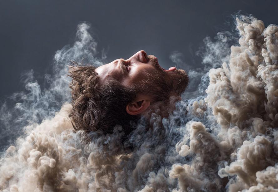 Воспаление, зуд и отёк: почему вейп-облака опасны для глаз? Объяснила врач