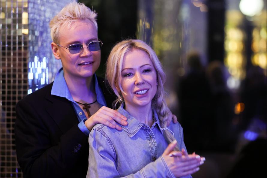 «Катю сложно удивить»: Shaman подарил Мизулиной на день рождения партию «Мы». Подробности