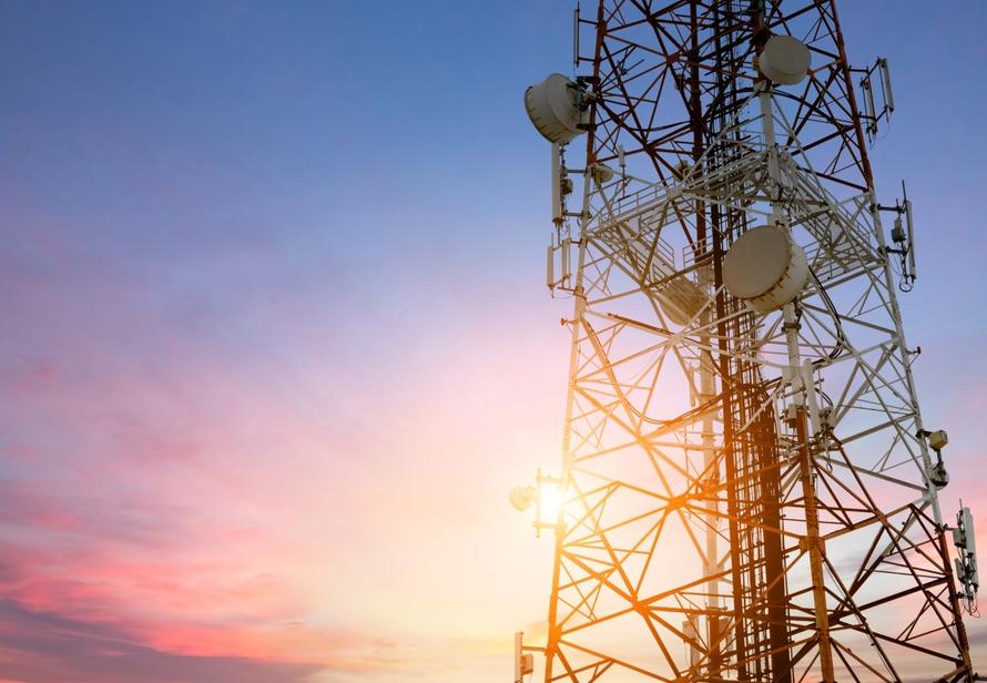 Владельцев крупного сотового оператора обвинили в финансировании ВСУ. Их бизнес хотят забрать