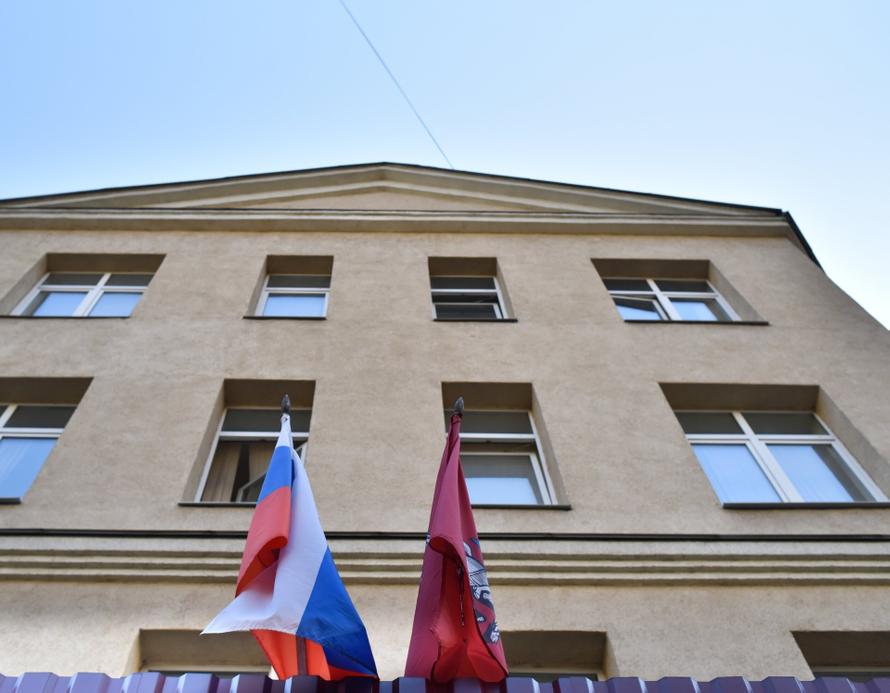 Суд Москвы заочно арестовал бизнесмена Евгения Чичваркина*. В чём его обвиняют