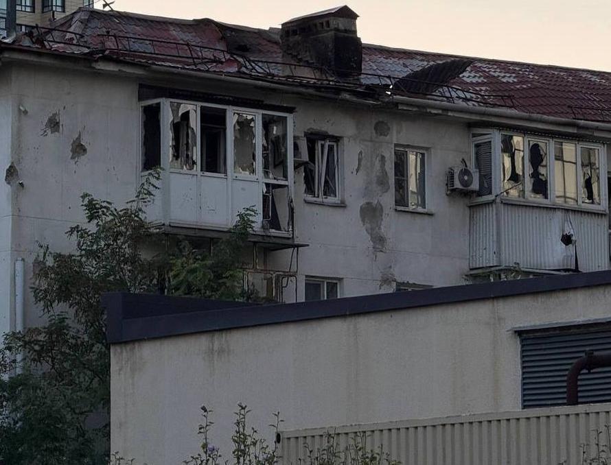 БПЛА ударили по российскому курортному городу в разгар дня. Есть погибшие и пострадавшие