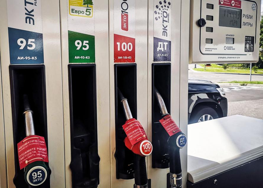 В России стремительно сокращается число заправок. Почему и какие регионы страдают больше всего