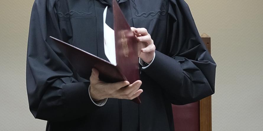 Суд взыскал почти 1 млрд рублей с чиновников и строителей укреплений на границе с Украиной. Какую мошенническую схему они провернули