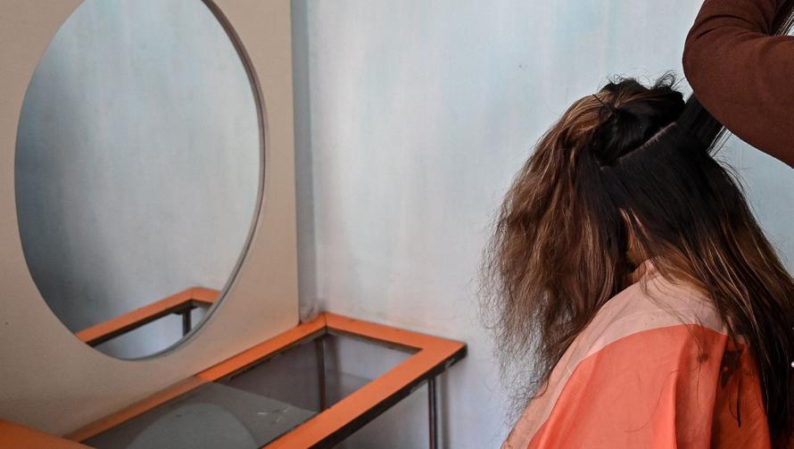 В желудке российской школьницы обнаружили шар размером с дыню. Он состоял из волос