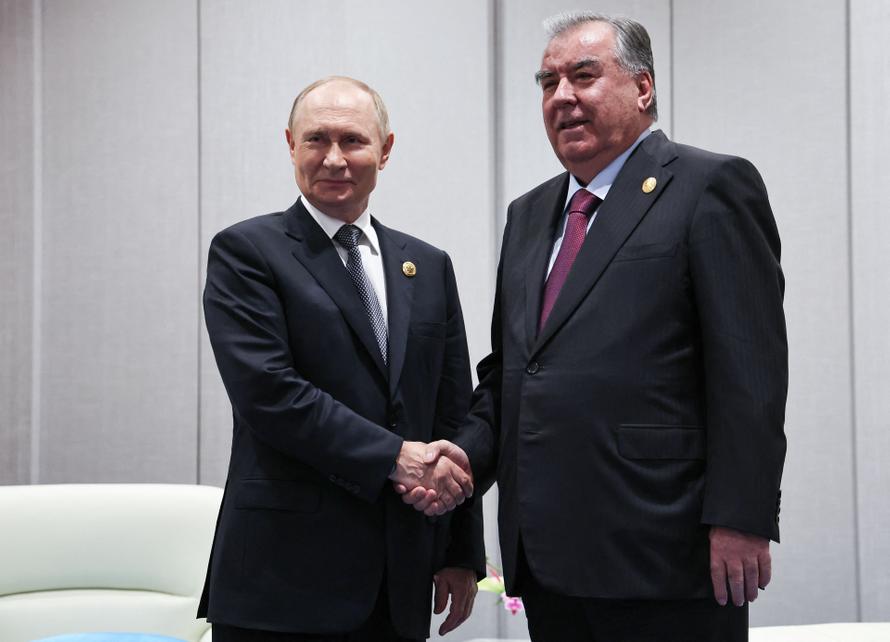 Российская база в Таджикистане, борьба с нелегалами и террористами. Что обсудили Путин и Рахмон в Душанбе