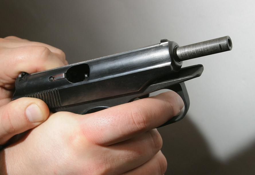 Житель Ленобласти расстрелял незнакомца в упор, пытаясь вернуть отправленные по ошибке деньги