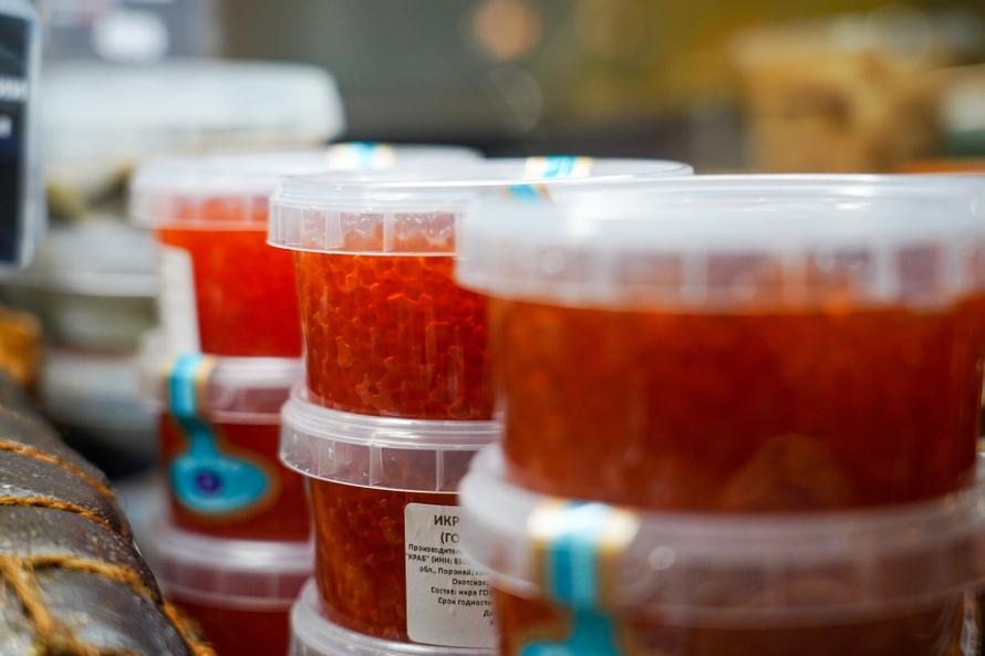 Красная икра в России подешевела. Сколько деликатес будет стоить к новогодним праздникам