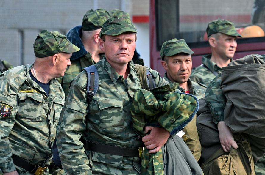 Минобороны хочет привлекать резервистов к службе за рубежом в мирное время. Подробности