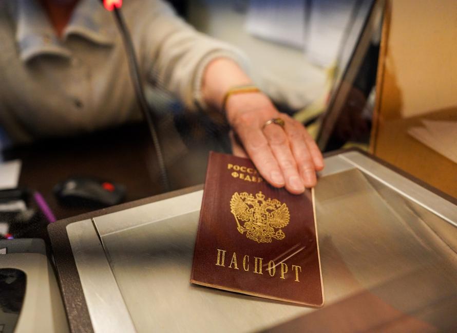 Иноагентов предложили лишать гражданства. Почему настолько кардинальные меры