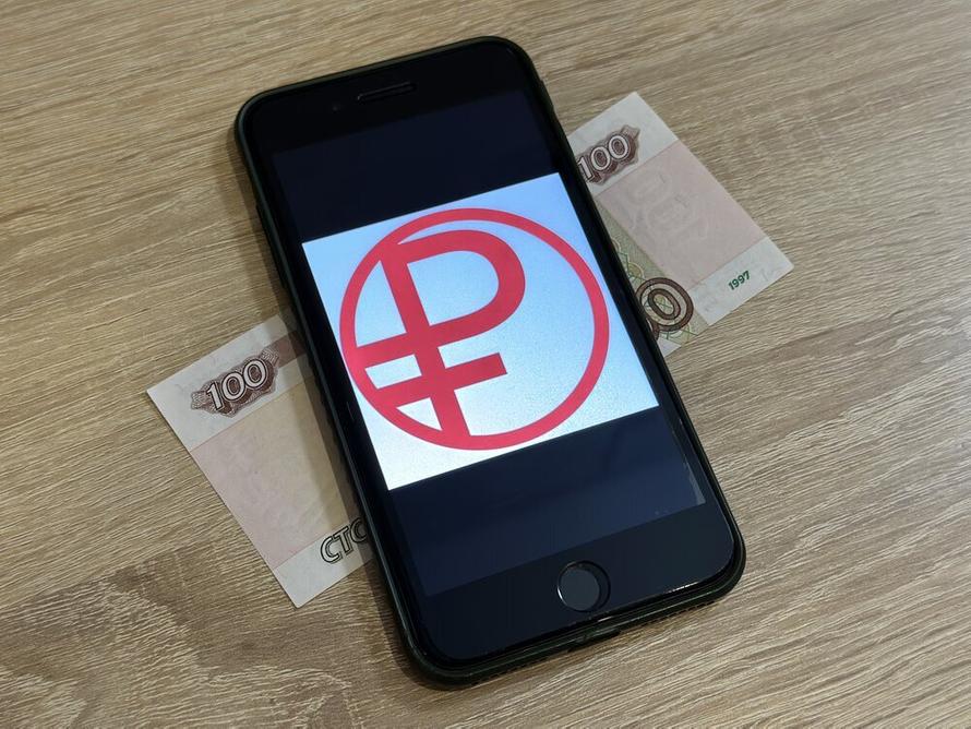 Россияне назвали сумму зарплаты, с которой начинается бедность