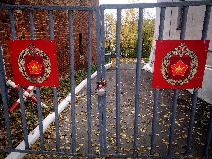 СМИ: в Подмосковье срочник устроил стрельбу в воинской части. Что известно о погибших и раненых