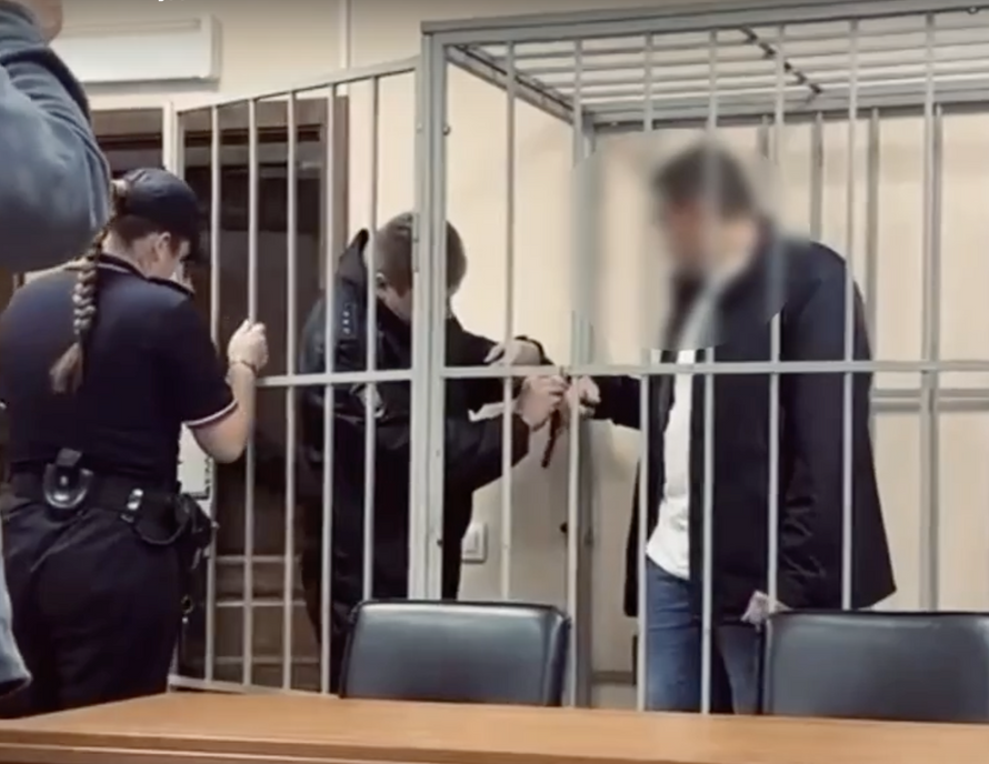 4 млн рублей за штуку. Российского чиновника задержали за мошенничество со скамейками