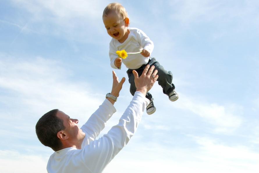 Работающим отцам захотели дать больше выходных. Но только при одном условии