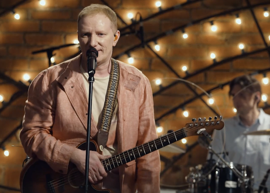 Экс-солист «Братьев Грим» собирается судиться с братом-близнецом. Что у них происходит