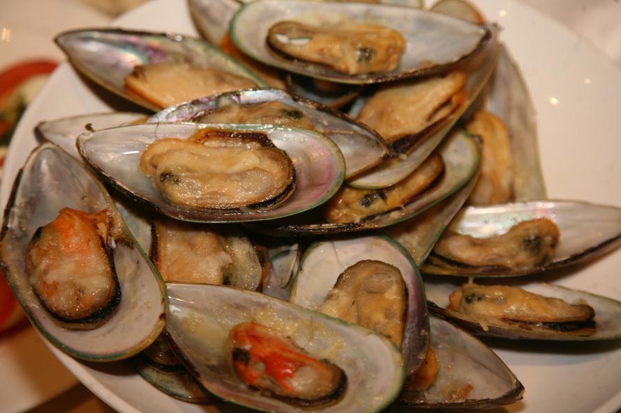 «Деньги за устрицы лучше передать пенсионерам»: в Госдуме возмутились льготным налогом на деликатесы