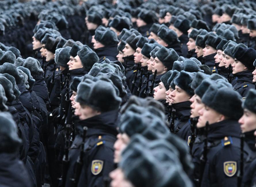 Российских резервистов решили поставить на защиту транспорта и НПЗ. Главное