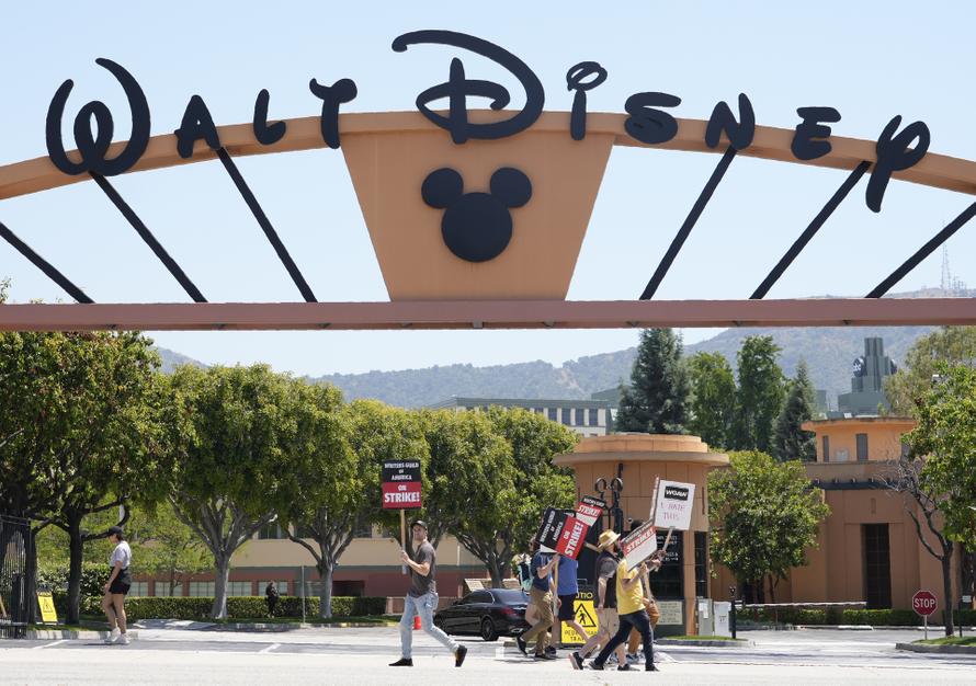 «Отвратительная гетеропропаганда»: новый мультфильм Disney раскритиковали за традиционные ценности