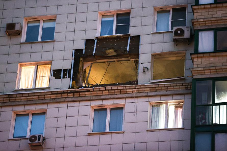 Дрон залетел в окно жилого дома в Красногорске. Среди пострадавших — ребёнок