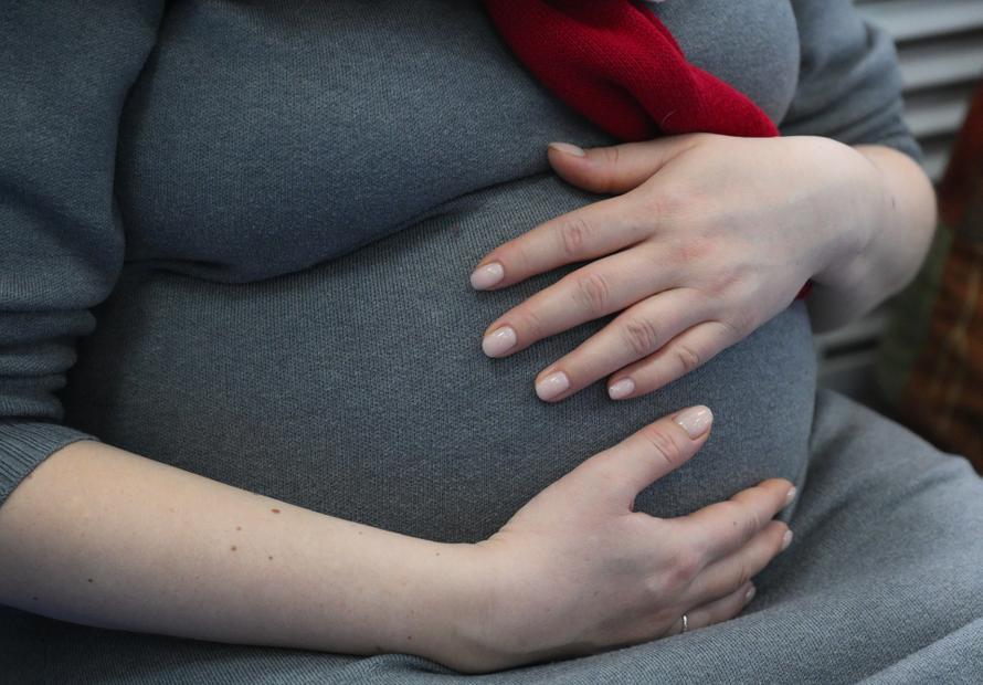 В России максимальное пособие по беременности и родам вырастет до 955 836 рублей. Что уже известно