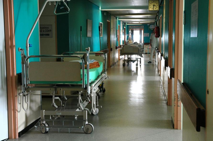 Врачи частной клиники обманули сотни пенсионеров в Москве. Подробности