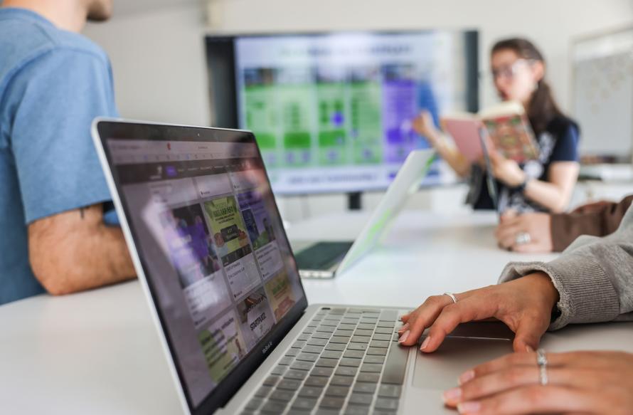 Россиянин попытался устроиться на престижную работу и потерял 2,5 млн рублей. Как так получилось