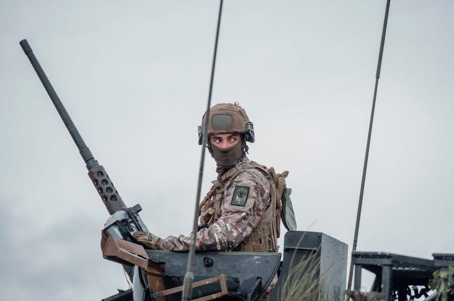 Франция планирует ввести 2000 военных на Украину. Что известно