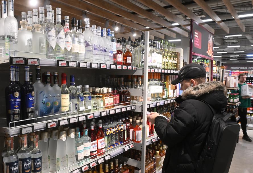 В России обсуждают введение запрета на продажу алкоголя до 21 года. Что заявили в Госдуме