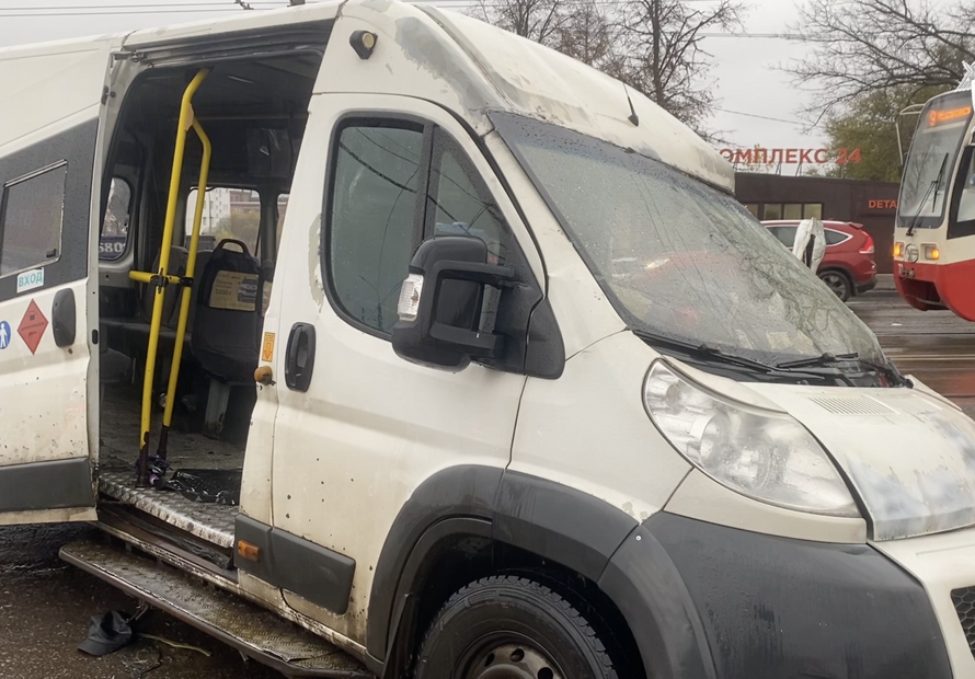 Трамвай, маршрутки и легковушки столкнулись в Туле: 4 погибших, 20 раненых. Главное