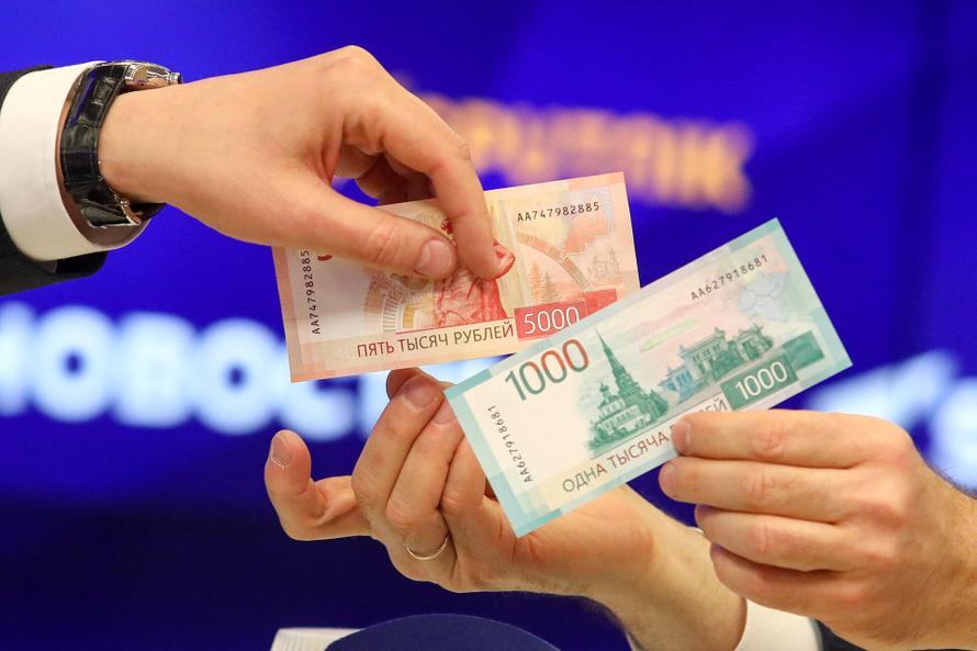 В 24 отраслях российской экономики зарплата превысила 150 000 рублей. Где платят такие деньги