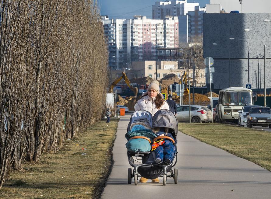 Россиянам захотели платить за воспитание детей. Каких родителей это может коснуться