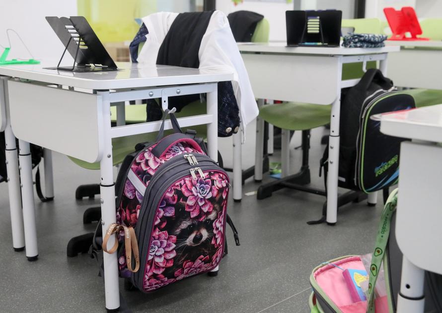 Патриотические песни заменят звонки в российских школах. Какие треки будут включать