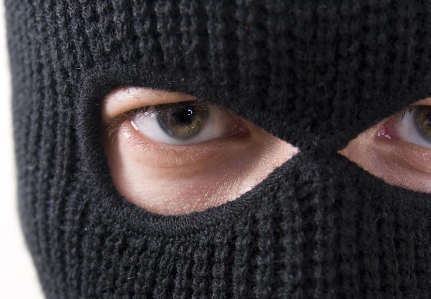 Грабитель пробрался в дом россиянки и уснул. Что было, когда она пришла с работы