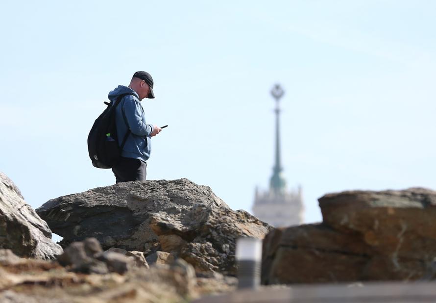 Каждый пятый звонок мошенников оказался частью длинной цепи. Пенсионеры из Москвы — главная мишень