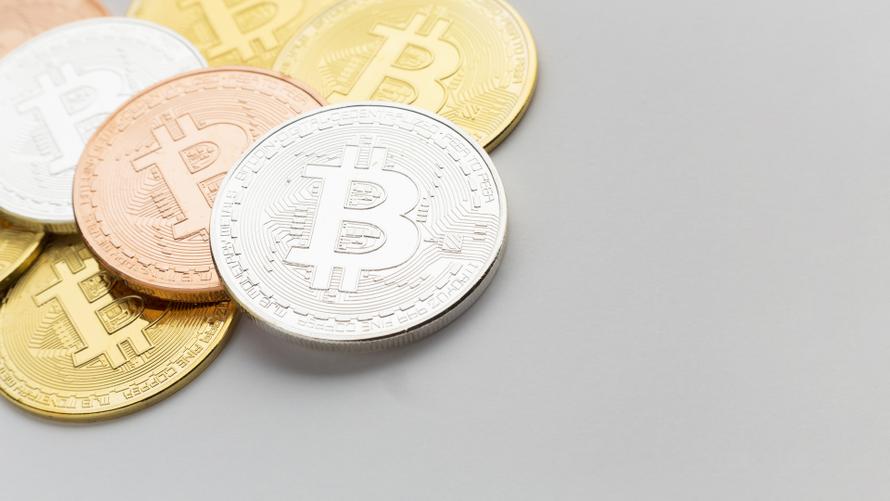 Рынок криптовалют переживает крупный спад. В чём причина и какие есть риски